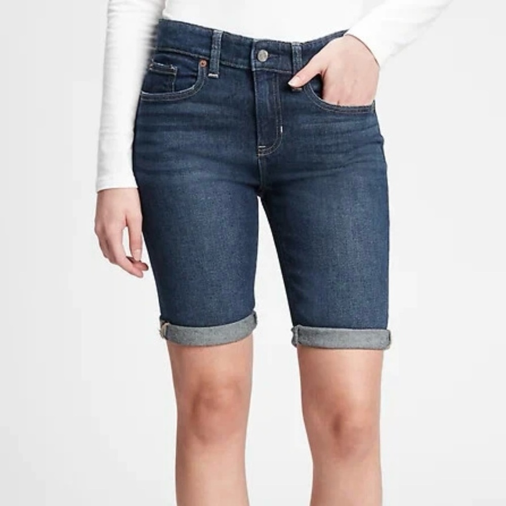 NWT Gap Denim 9” Bermuda Short Size 2/26 Dark Denim